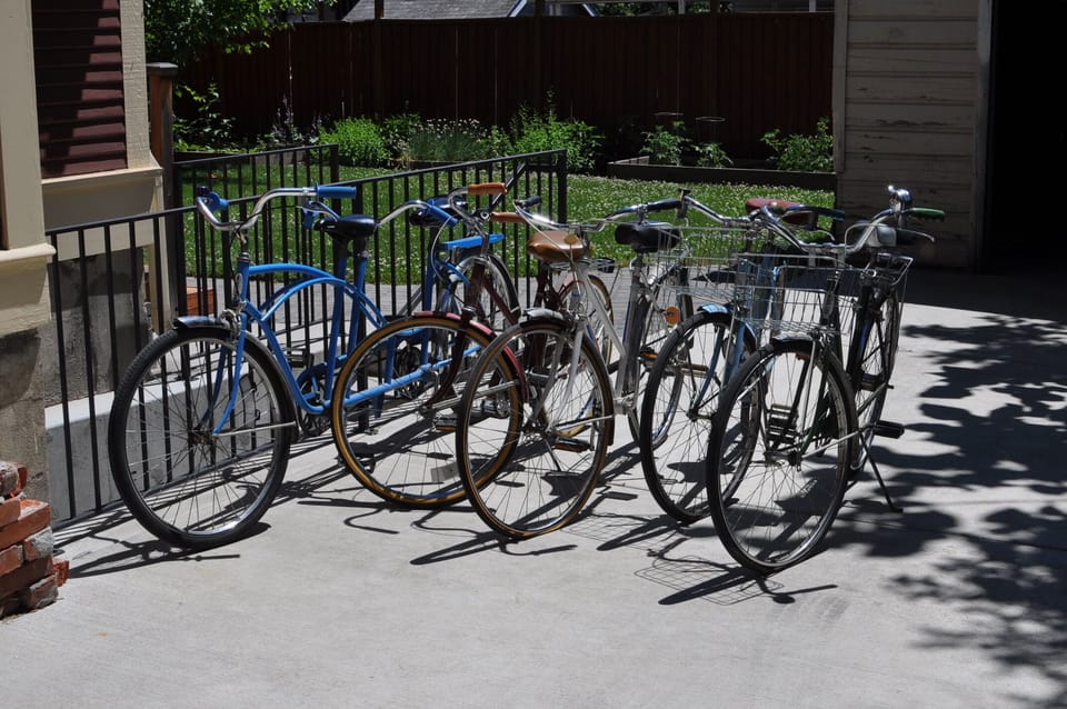 Tandem House fleet of cruiser bikes - The ideal way to explore the neighborhood!