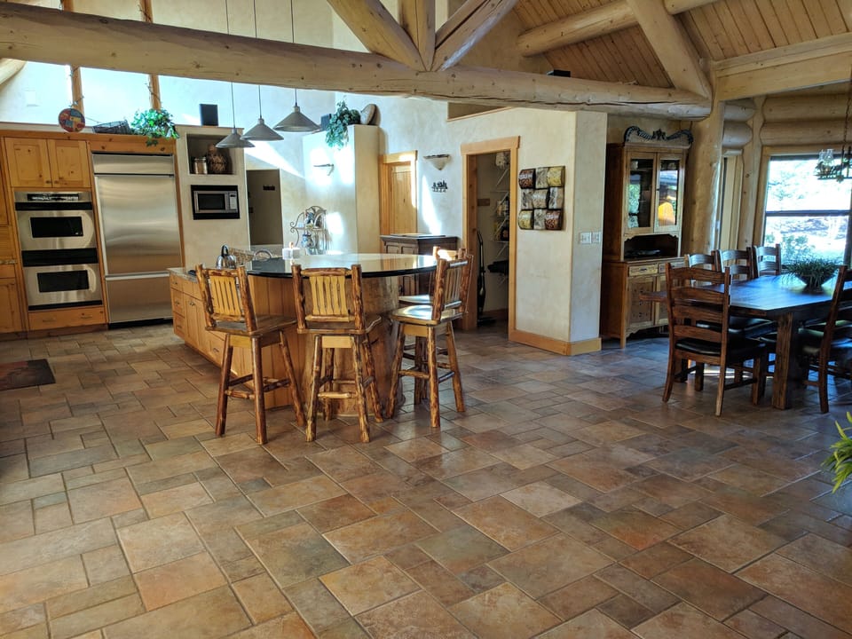 Kitchen & dining area - seating for 14