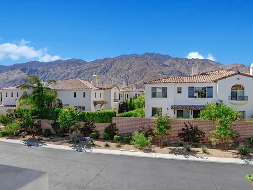 Centrally located, Terra Vita is a small gated community 