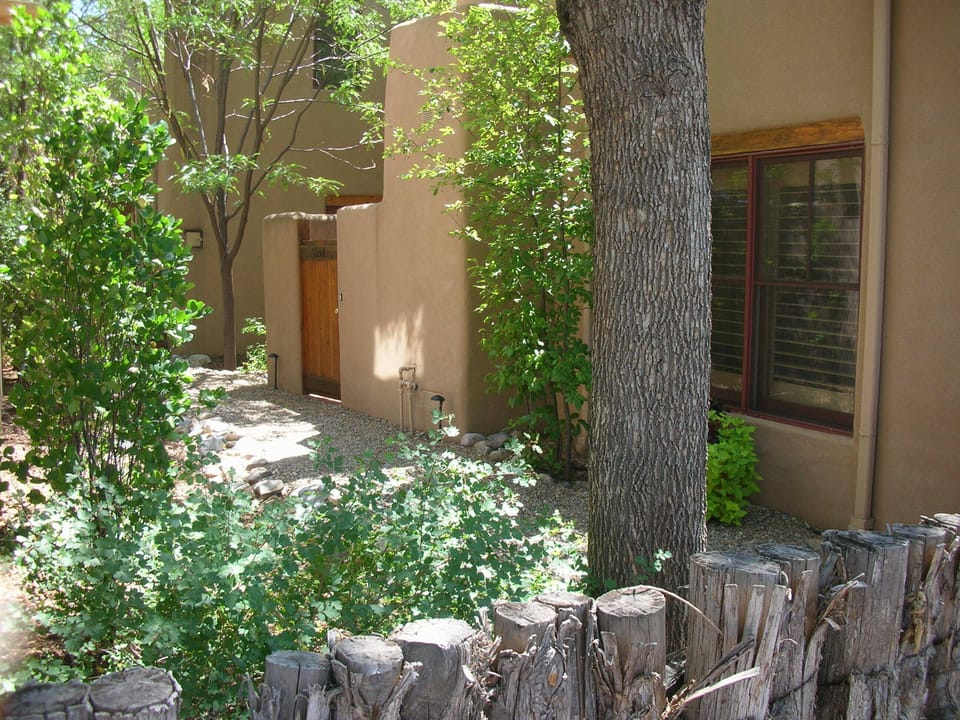 Guest entrance from off-street parking