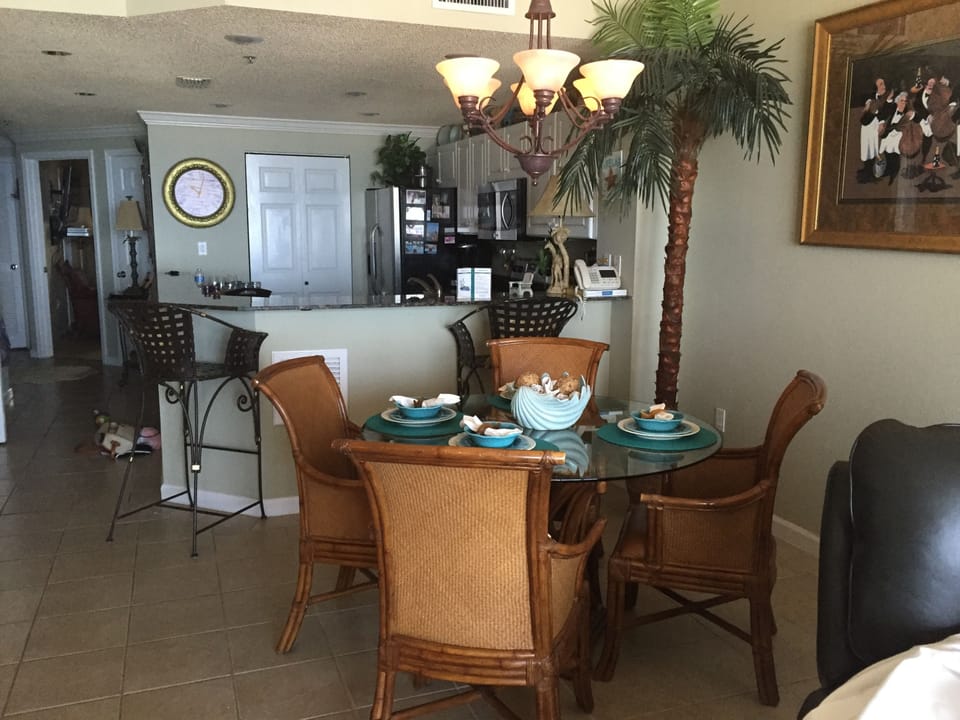 Dining area with bar area accommodates 6.. 