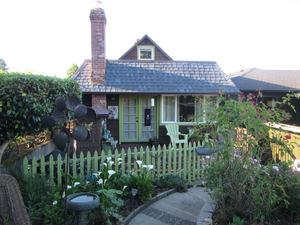 Guests love the cottage from 1910.  A little piece of heaven close to everything