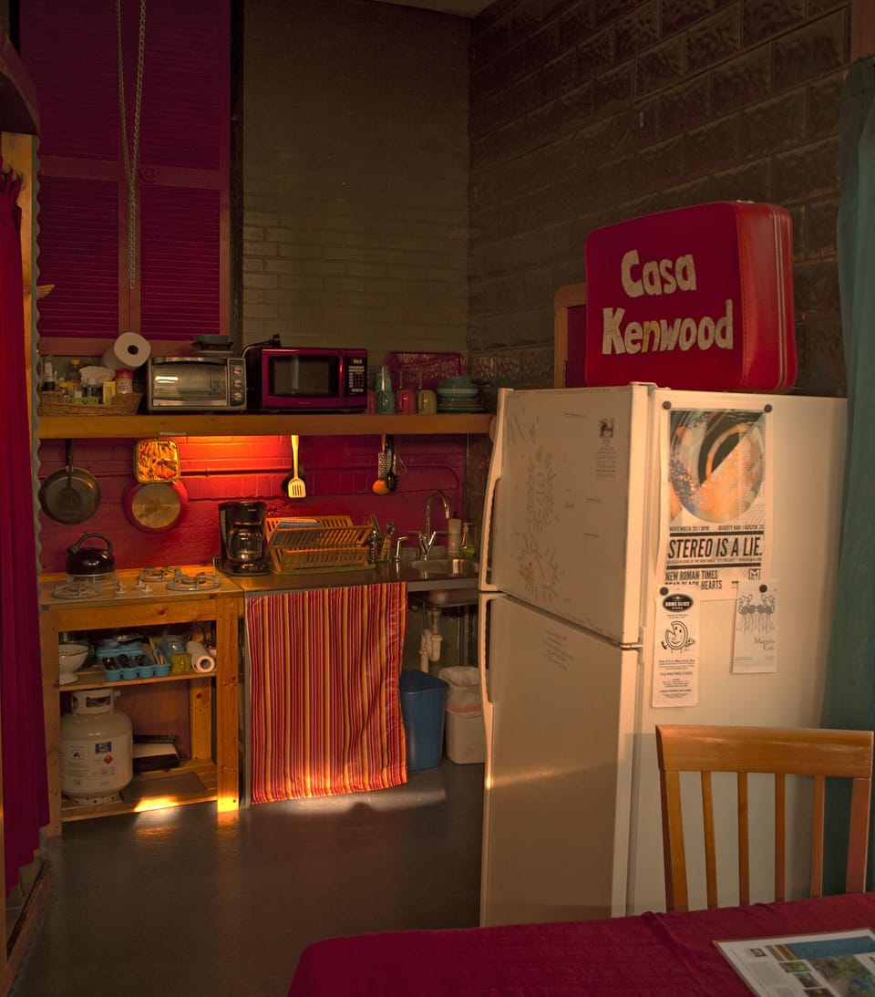 kitchenette/stove/fridge