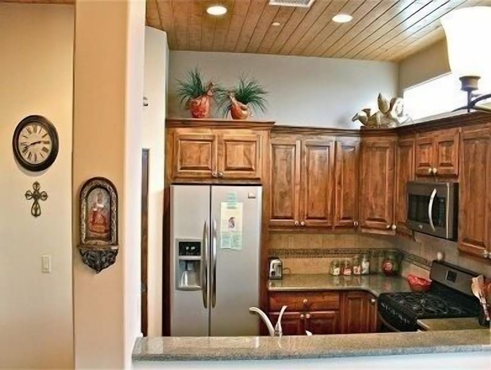 Gourmet kitchen