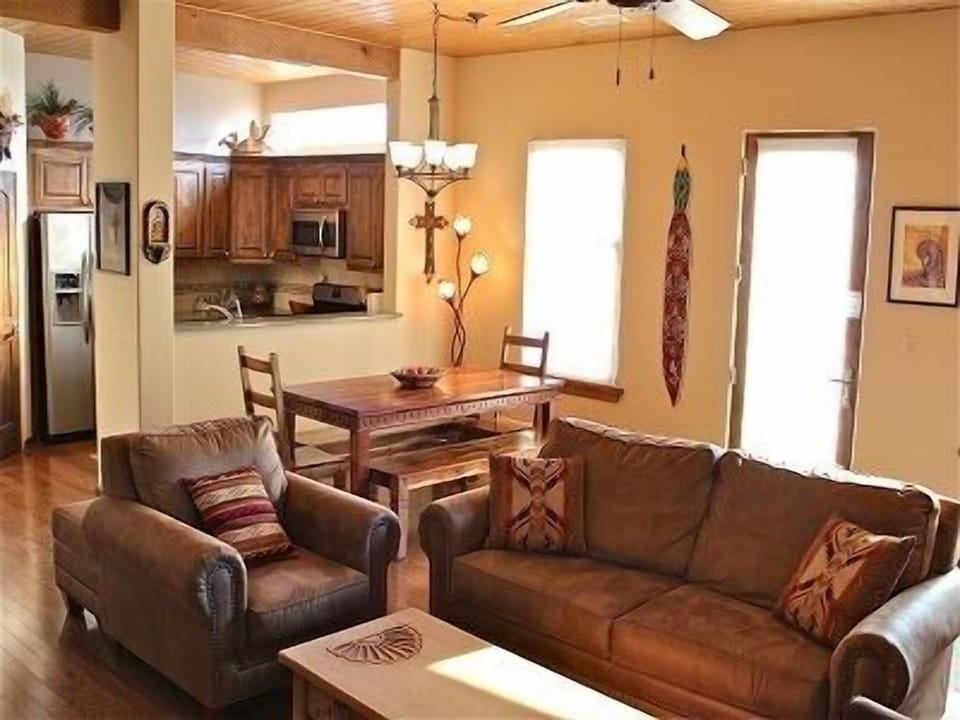 Living area/Dining area/kitchen