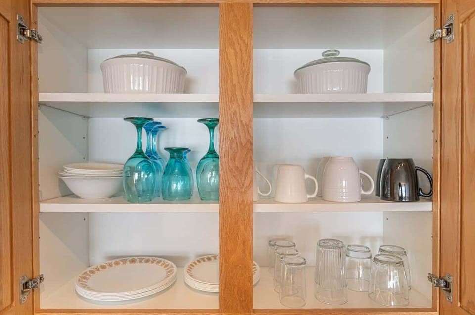 Cups, plates, bowls, mugs, and kitchenware are all provided 