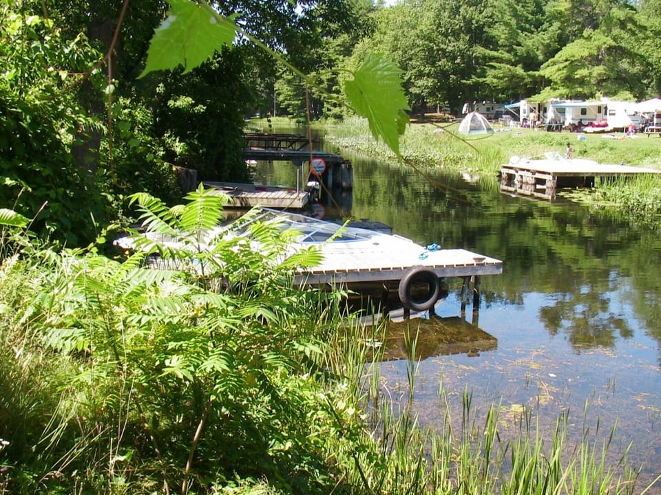 Serene waterway leads into Lower Beverley Lake