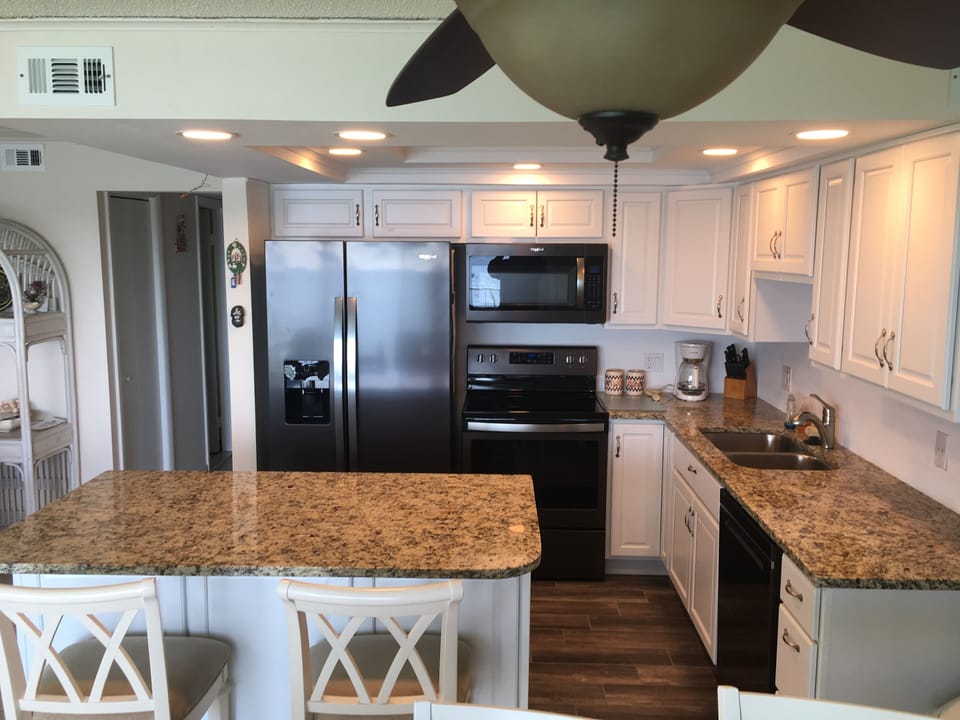 Newly renovated kitchen with new appliances 1/2019
