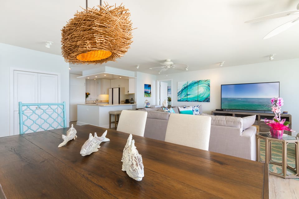 Highest quality furnishings & original art pieces. Most pleasing to the eye.