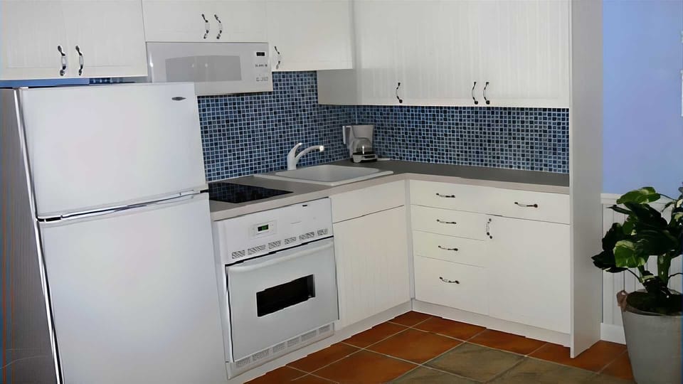 KITCHEN: Refrigerator - Smooth Cooktop - Built-in Oven