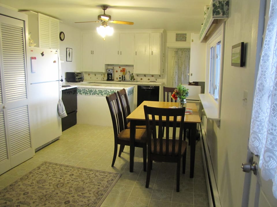Another view of the kitchen.