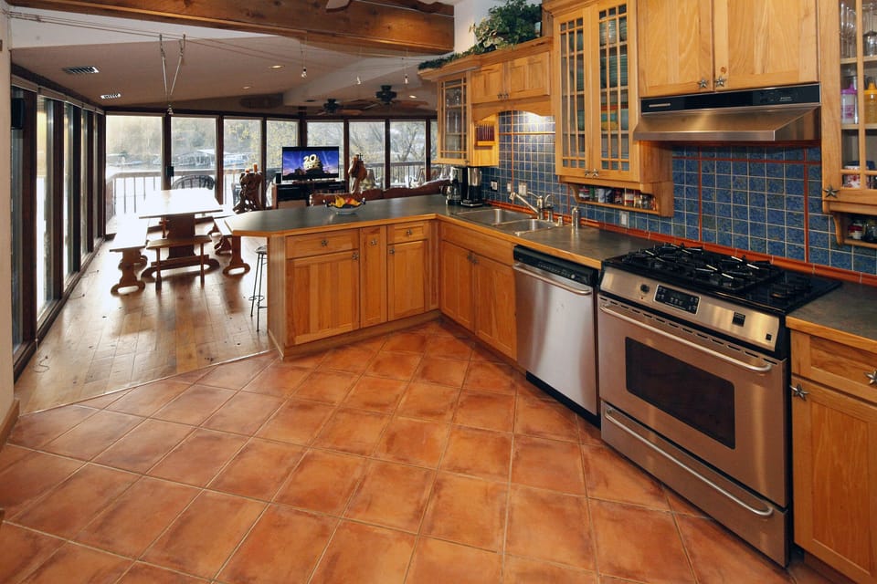 Large open kitchen w/ full size appliances for cooking group meals