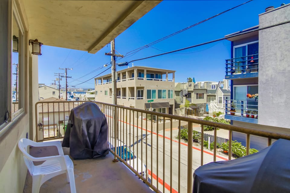 Rear balcony with gas BBQ