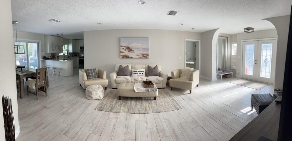 Huge great room with 65" smart TV