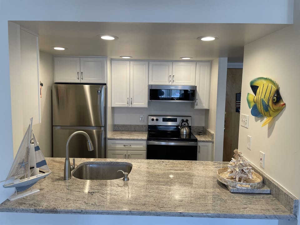 Renovated kitchen w/ granite