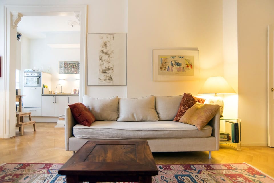 This couch turns into a wonderful bed for 1 person not taller then 1.75mtrs.