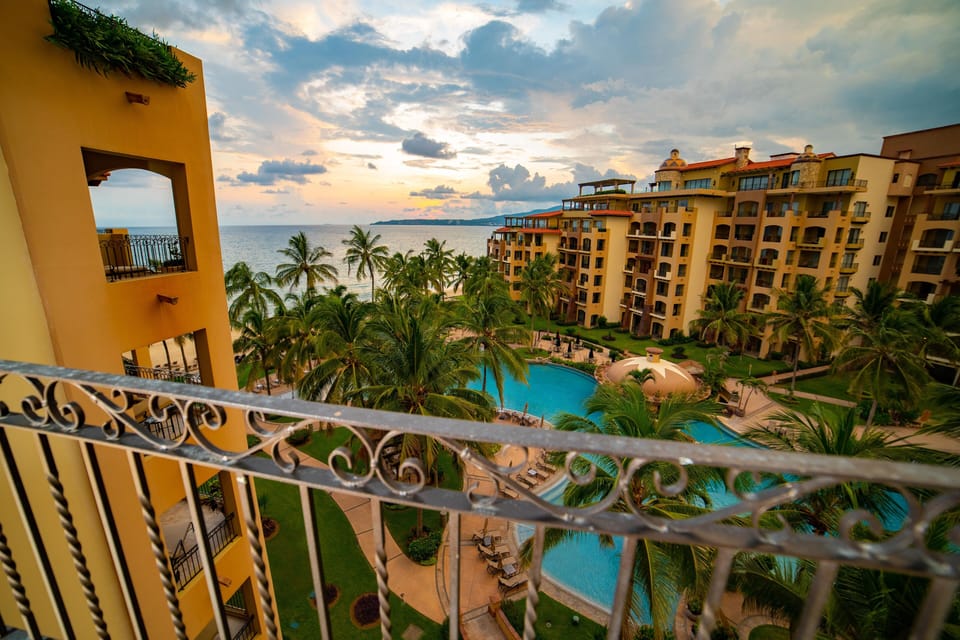 Amazing sunsets from our west-facing 6th floor condo set our unit apart! 