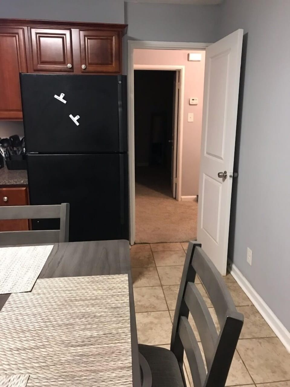Full equipped eat-in Kitchen 