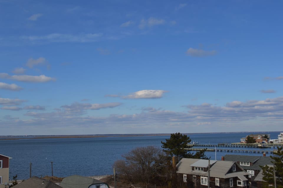 Roof View Looking Northwest Up The Bay