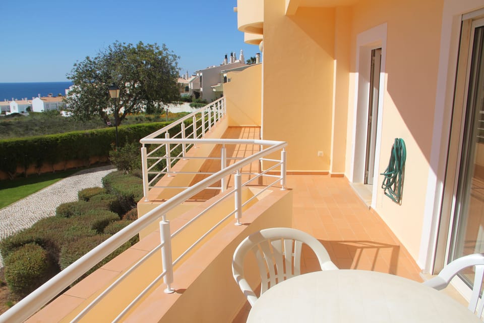 All rome open onto the long veranda with great ocean and pool views.