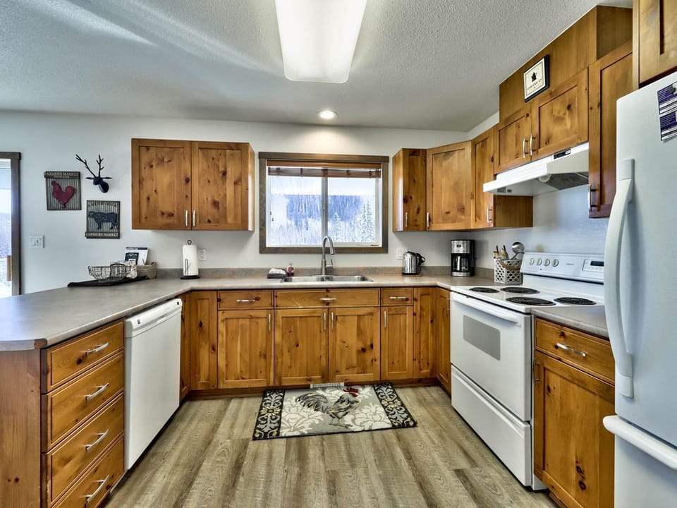 Fully stocked kitchen