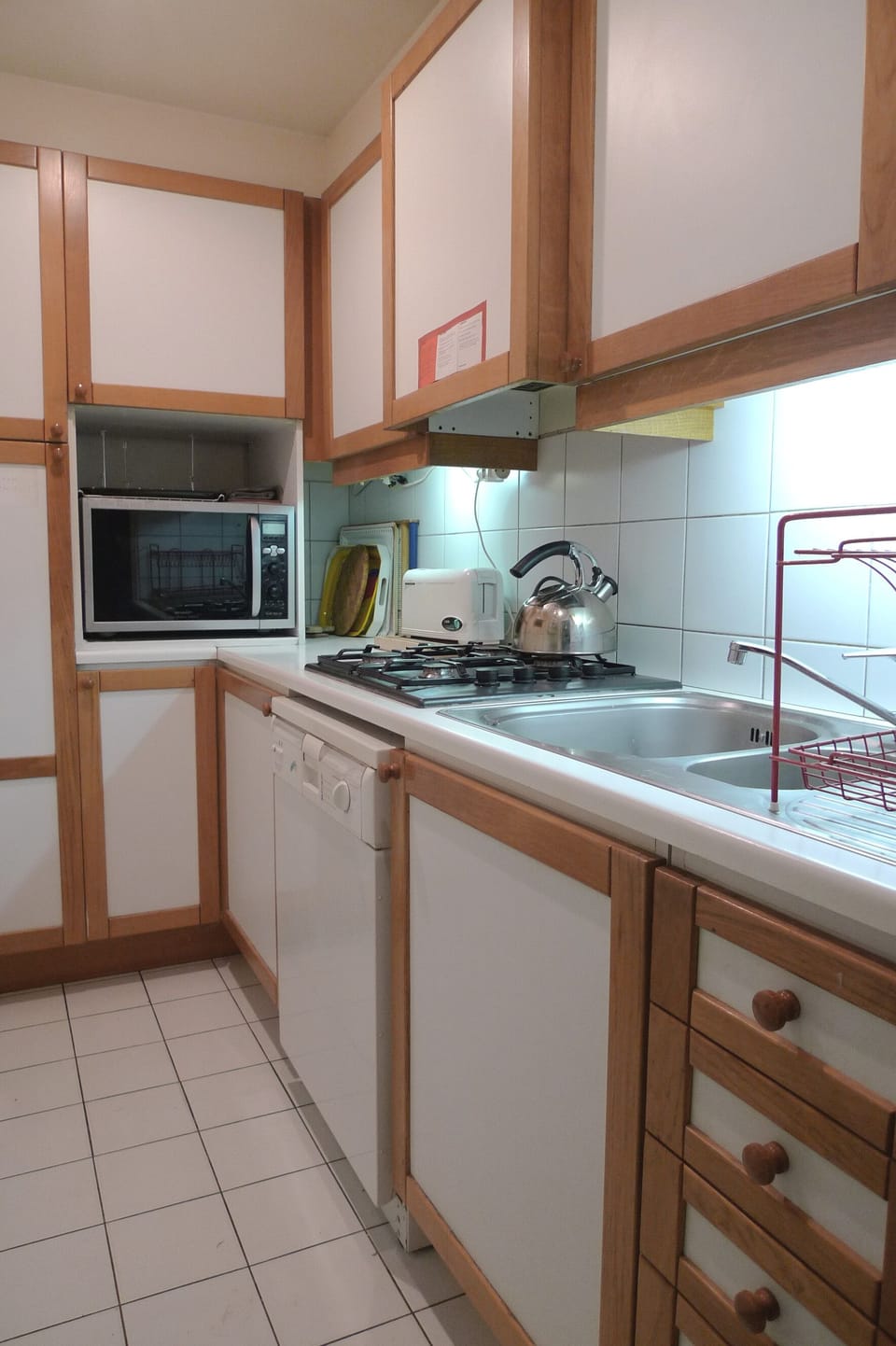 Saint Germain – Kitchen is designed and fully equipped