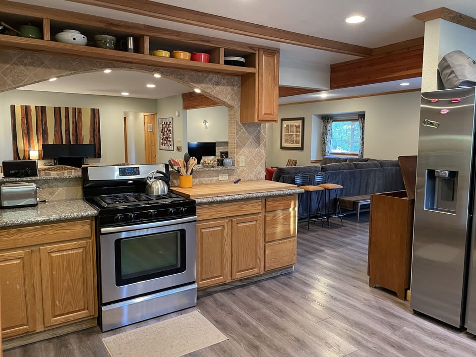 Gas range, open floor plan