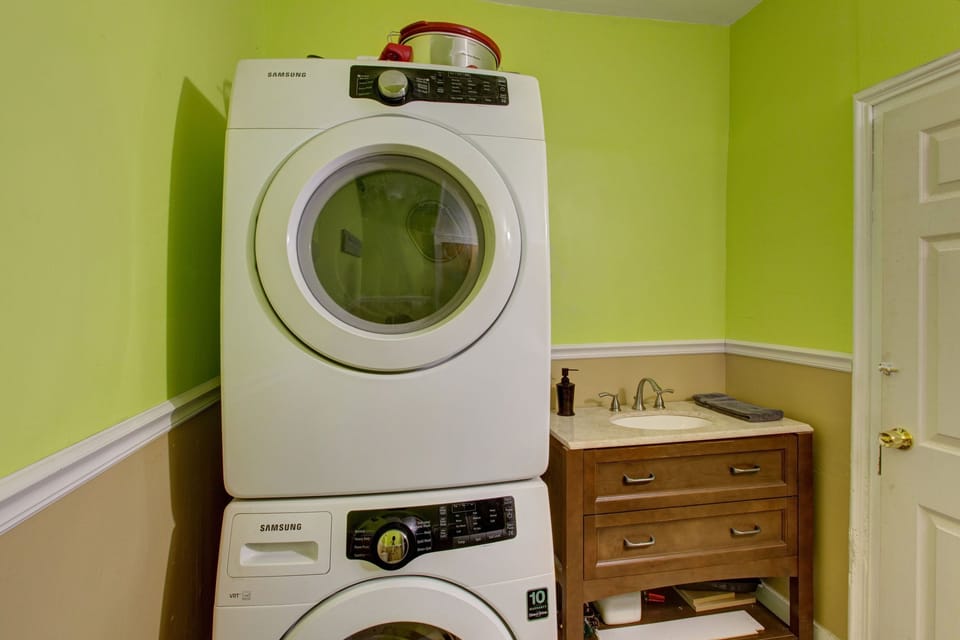 1/2 Bath and Laundry