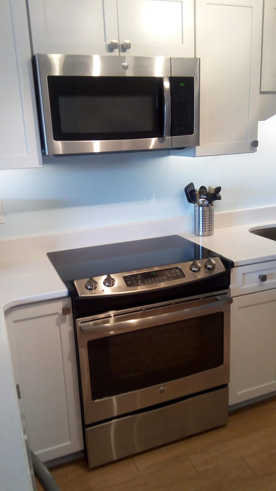 GE ceramic cooktop stove and microwave