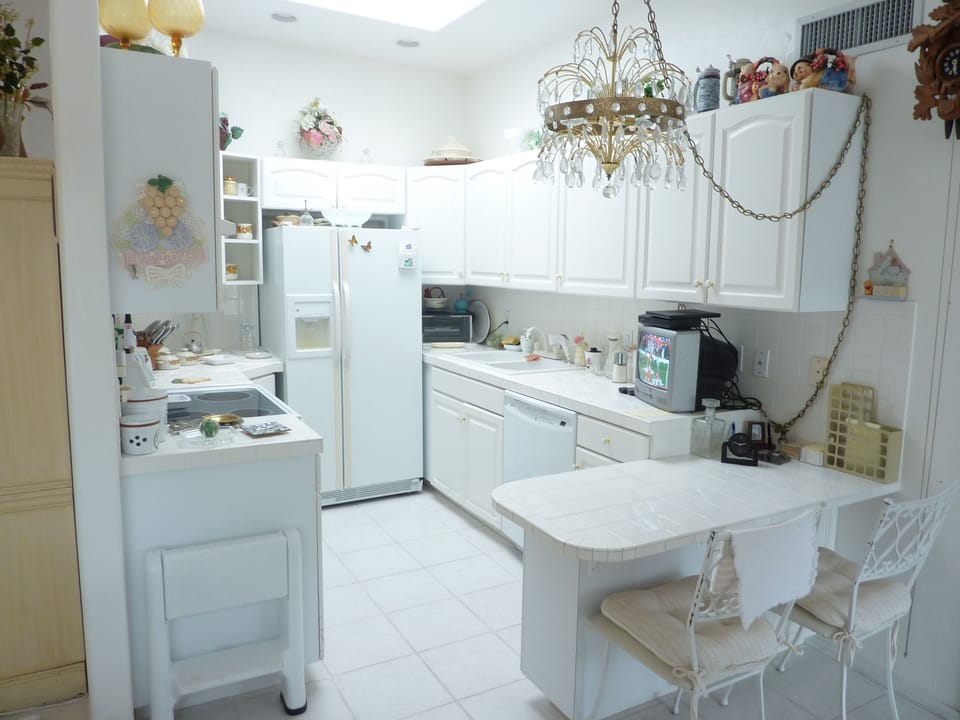 Full Kitchen, All pots, Pans, untensils etc