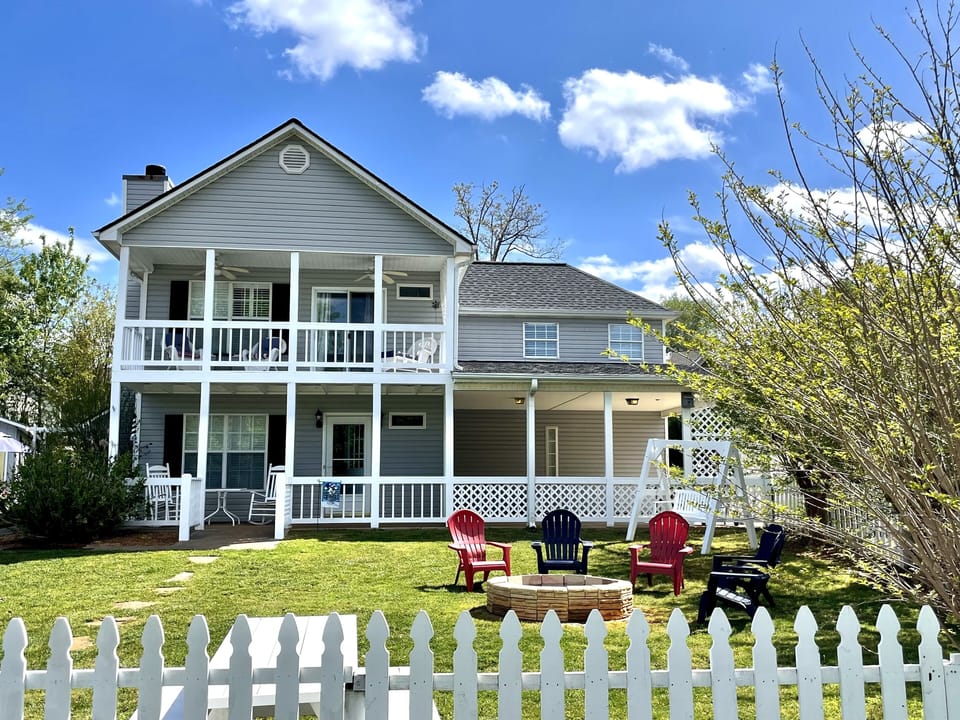 Waterside Cottage - Your perfect lake and mountain vacation retreat!