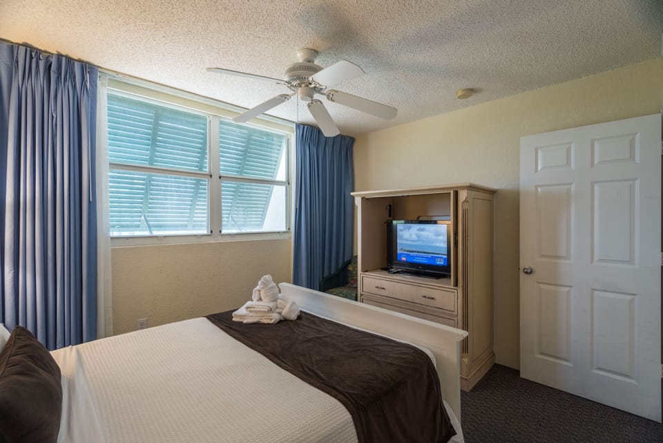 Second Bedroom with Flat-screen TV