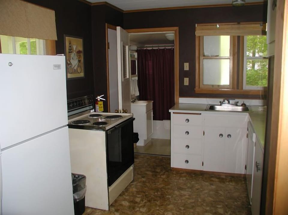 Birchmont has a full kitchen.