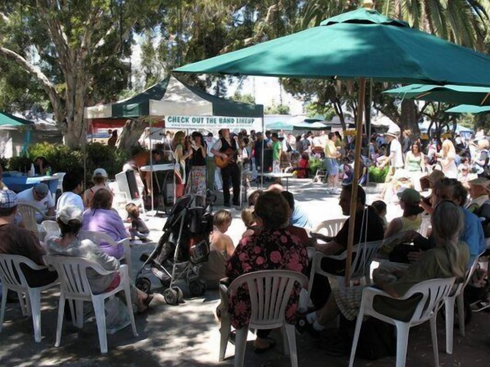 Farmer's Market 2blks away. Music, yummy restaurant stands, local artisans.