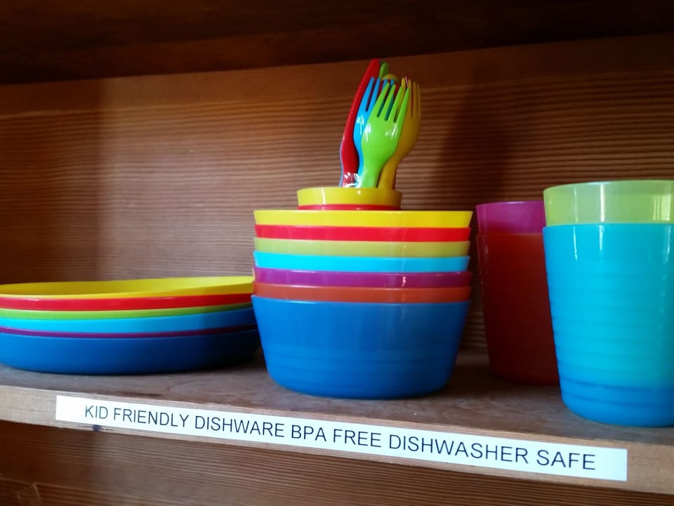 BPA Free, Microwave & Dishwasher Friendly Dinnerware for Kiddos; Brand: PLASKIDY