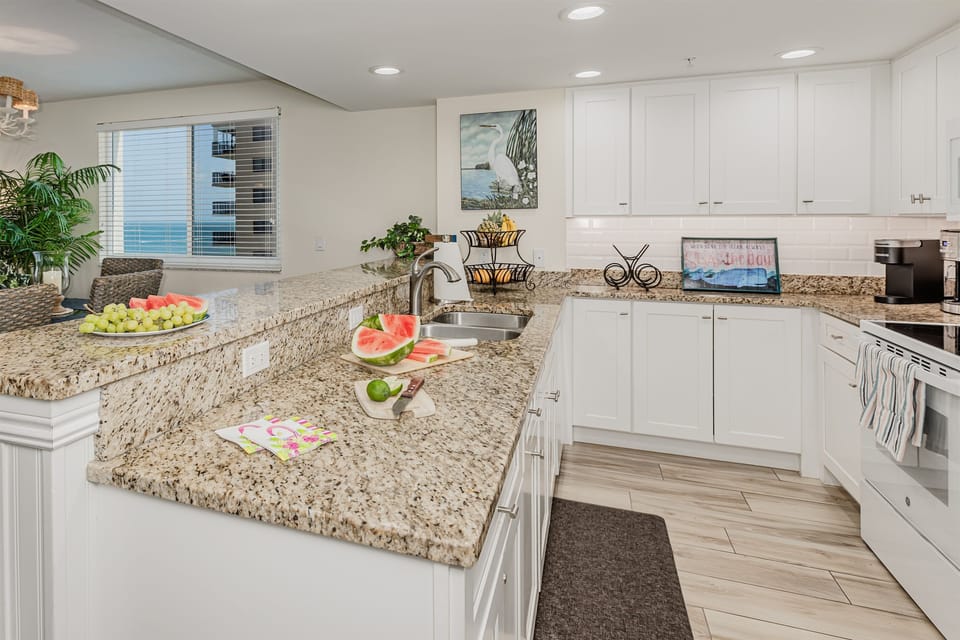 Full Size Kitchen with Seating