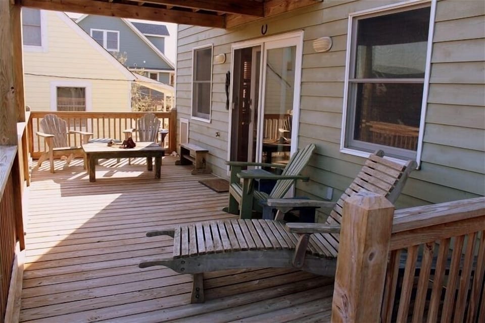 Back deck overlooking the canal.