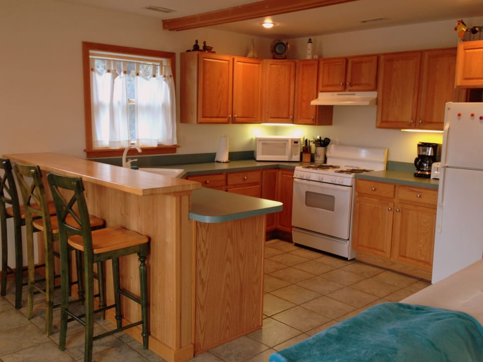 Fully equipped kitchen.