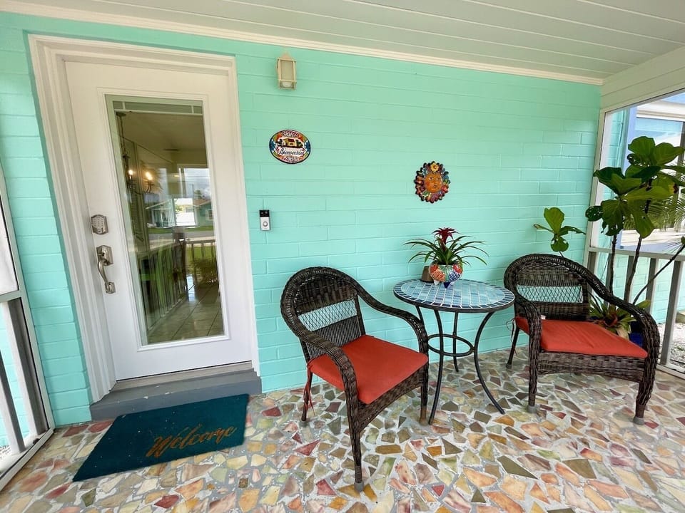 Screened in Front Porch