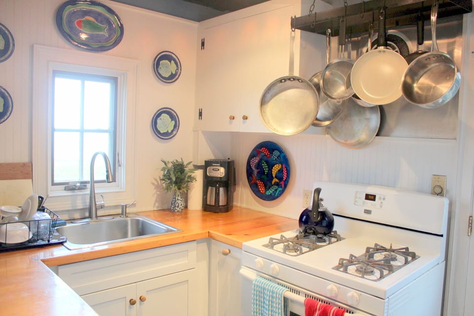 Little House kitchen with gas range & outside Weber grill
