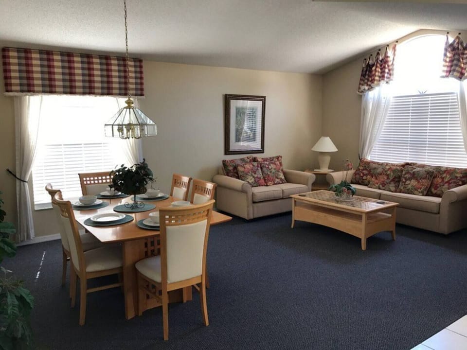 Front Sitting Area