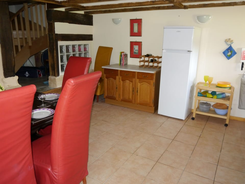 Another view of the kitchen diner