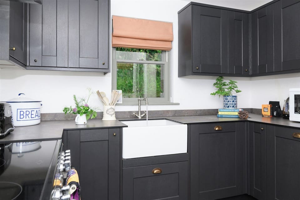 Spacious and well equipped kitchen in the middle of the cottage.