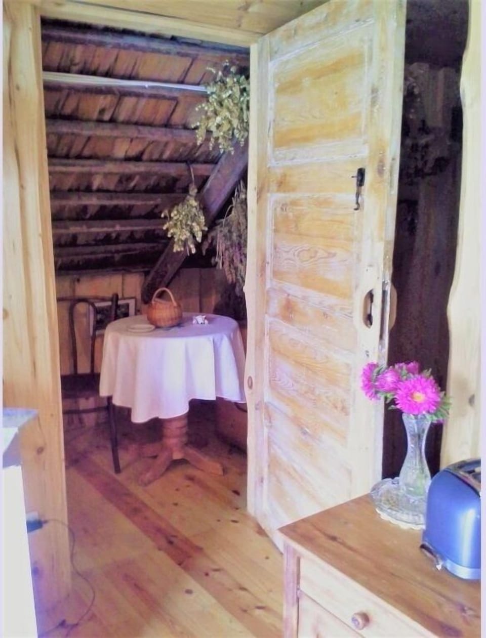 The shower in the studio bedroom - living-room.