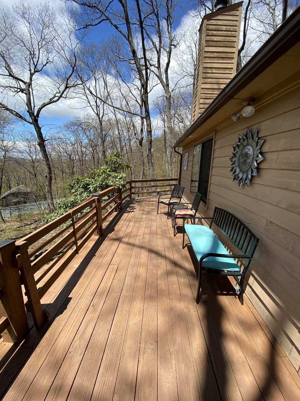 Great front porch that’ll fit the whole group/family!