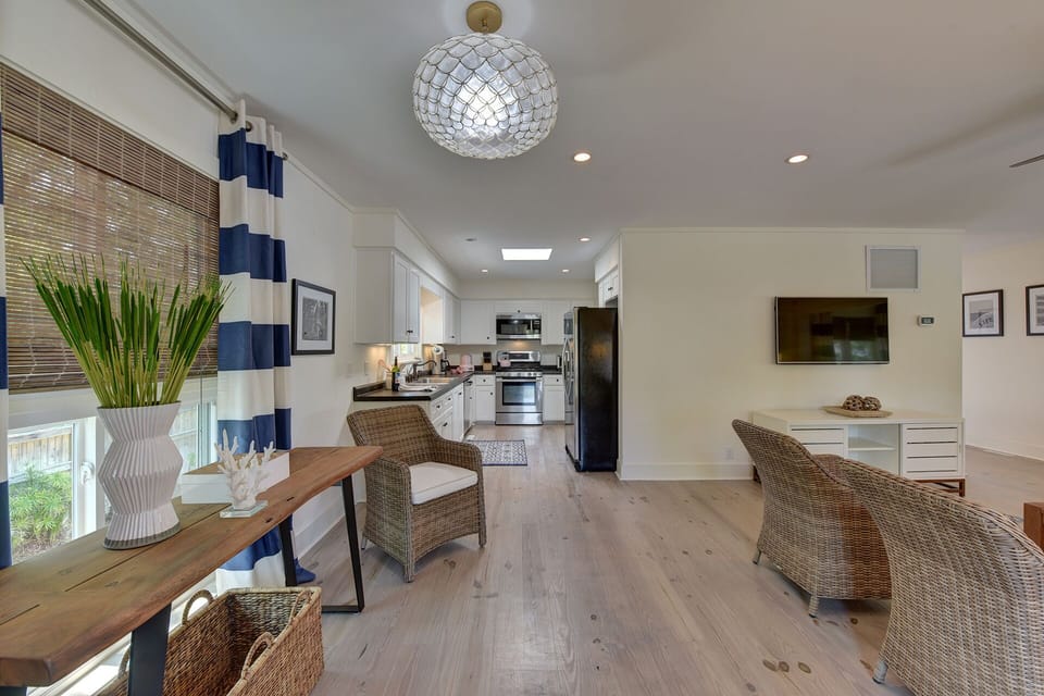 Entry into the Restful Waters Cottage.