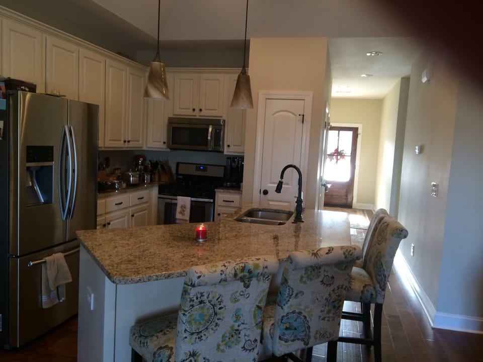 kitchen/breakfast bar