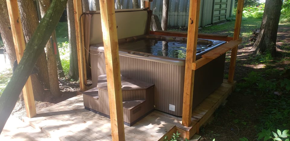 Hot tub 