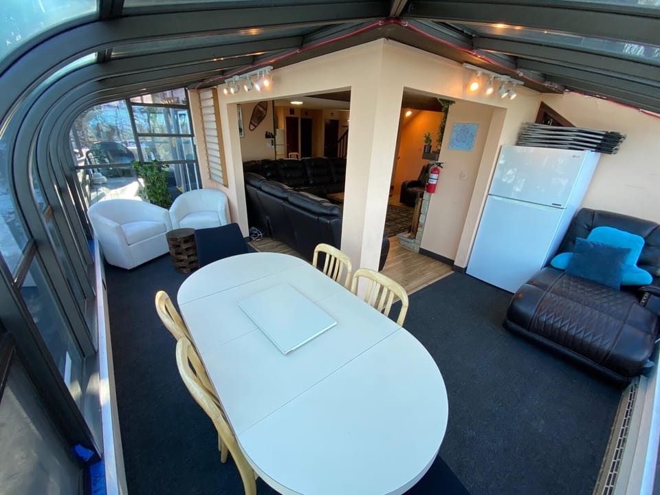 Sunroom with amazing view to the ski
