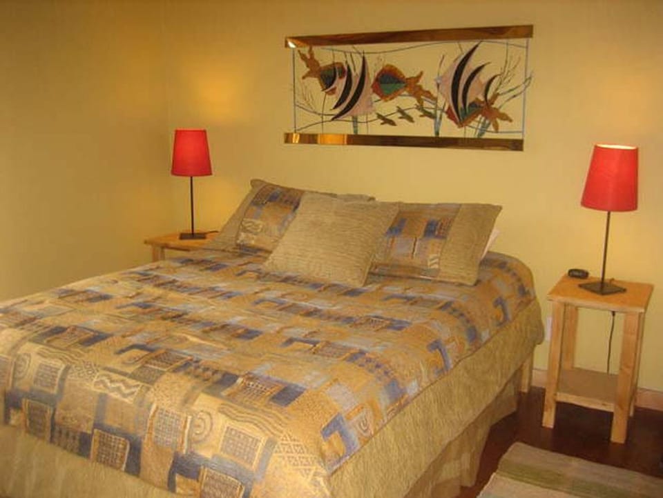 Bedroom with Queen bed